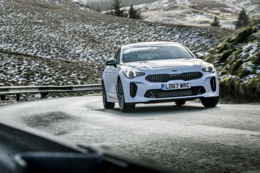  Kia Stinger GT-Line (CK) 2017 года  (UK) (фото 17 из 37)
